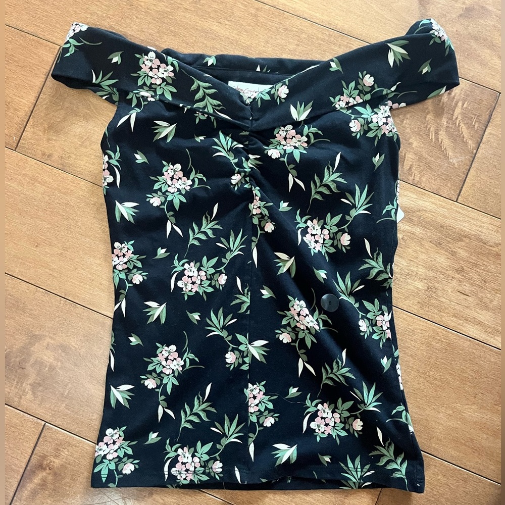 Sabrina Carpenter floral off the shoulder top